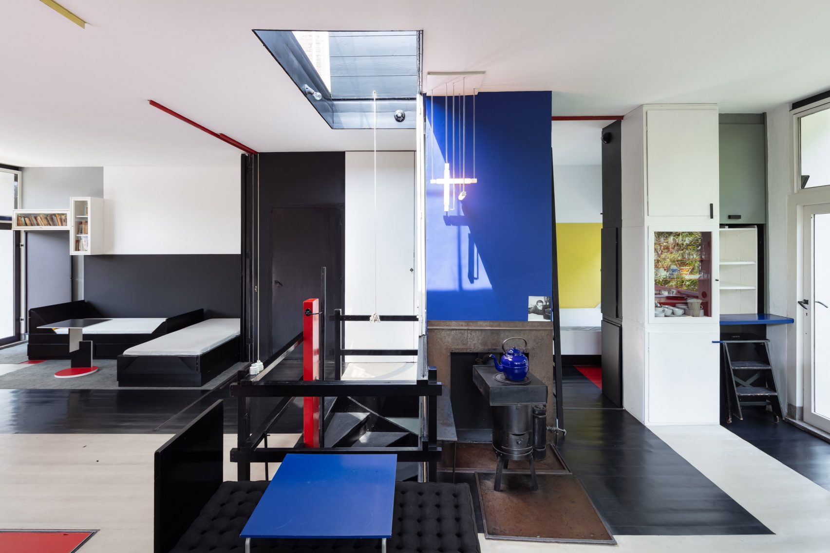 rietveld-schroder-house-photographed-by-stijn-poelstra_dezeen_2364_col_10-1704x1136